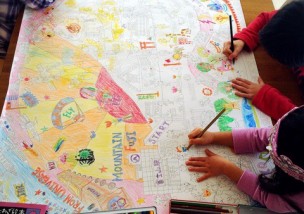 まるで巨大なアート作品 親子で一日中遊べてインテリアにもなる塗り絵 お家遊び しょうラヂオ