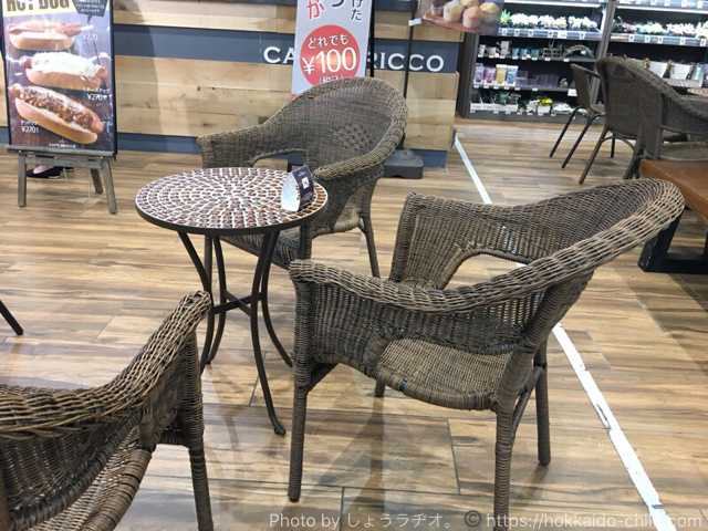 カインズのカフェ ブリッコの店内