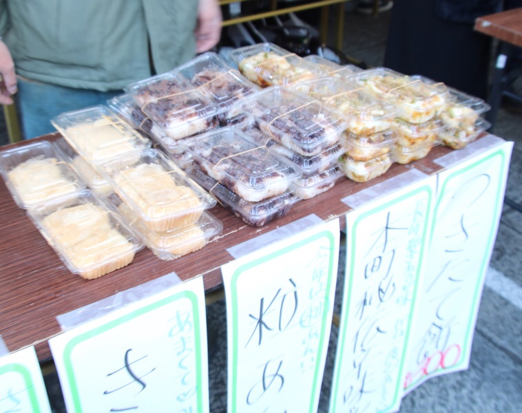 小山の初市 つきたて餅の販売