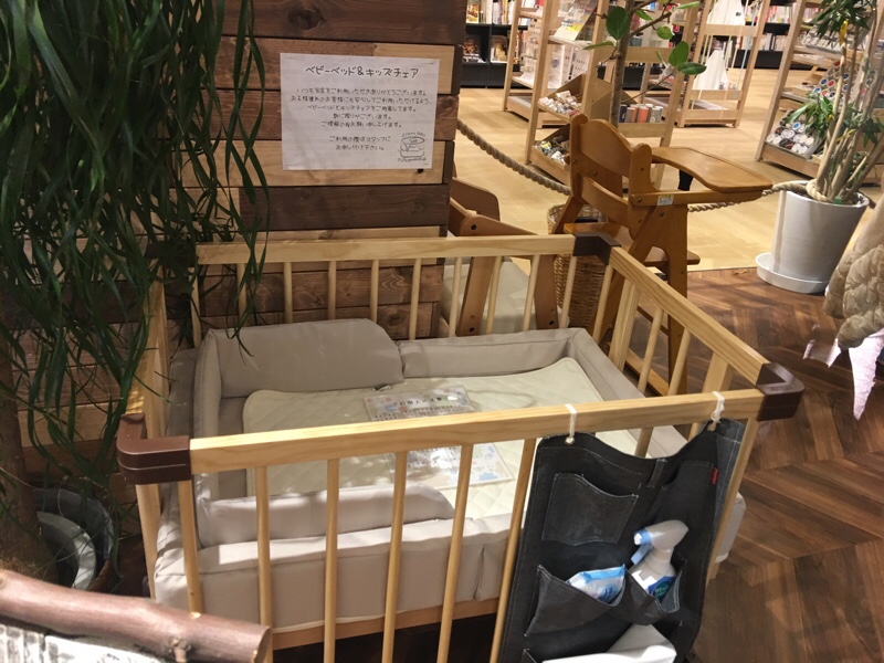 ベビーベットやキッズチェアも完備