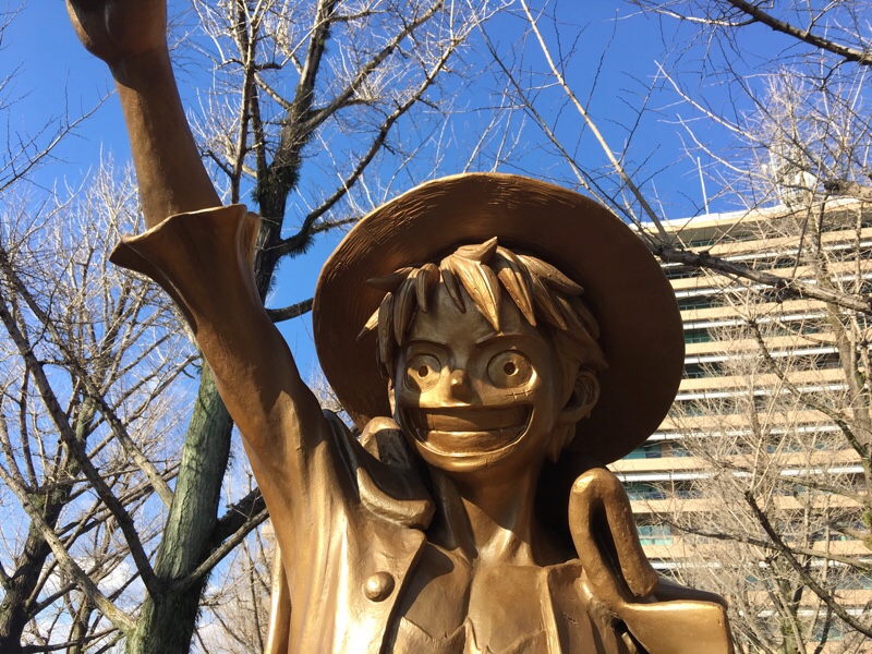 熊本県庁前に ルフィ像 が登場 One Pieceワンピース ルフィ像へのアクセス 駐車場も紹介 熊本県 しょうラヂオ