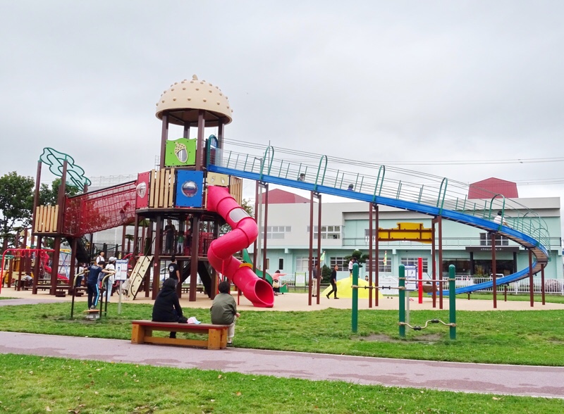 更別 さらべつ 農村公園 の大型遊具広場がすごい アクセス 駐車場の紹介 水遊びも 北海道 しょうラヂオ
